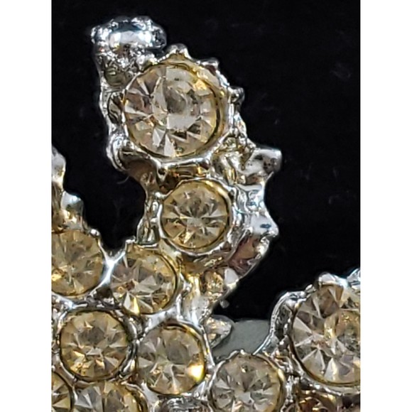 Vtg Clear Round Rhinestone, Silver Tone, Swirling Star Shaped Metal Brooch/Pin - Picture 6 of 8